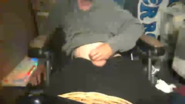 Snapshot of Lovyourpuss chatting on June 2026 08:33:02 PM Lovyourpuss online show from June 2026 08:33:02 PM