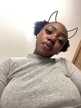 alissradiante1 online show from October 2025 12:30:02 AM