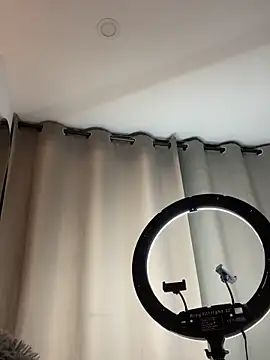 alissradiante1 online show from October 2025 02:45:01 AM