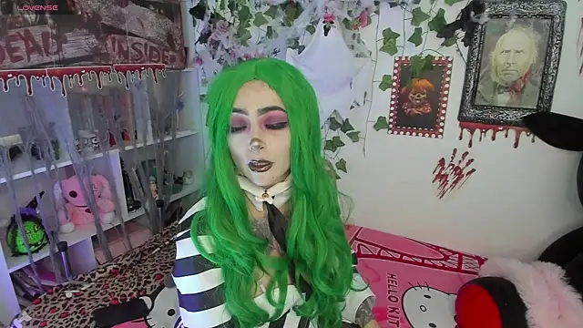 sarahminage  online show from October 2025 05:13:02 PM