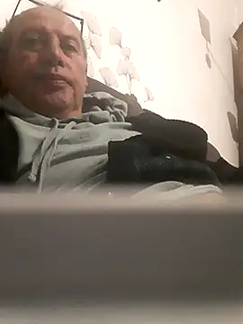 Vince072 online show from October 2025 03:45:01 AM