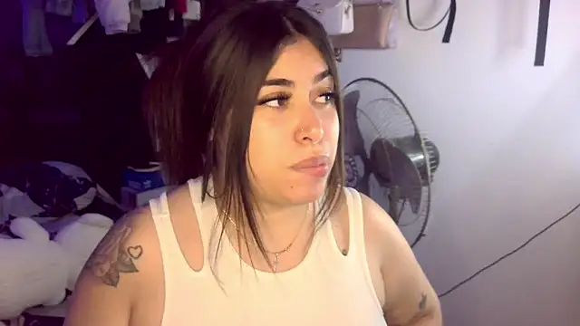 Snapshot of jazminslut chatting on January 2026 02:28:01 AM jazminslut online show from January 2026 02:28:01 AM