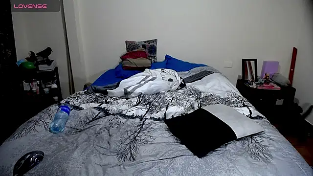 Snapshot of Violet_Bosh chatting on October 2025 02:58:02 PM Violet Bosh online show from October 2025 02:58:02 PM