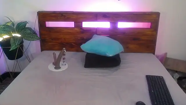 Snapshot of Yeseniaa25_ chatting on October 2025 12:56:02 PM Yeseniaa25  online show from October 2025 12:56:02 PM