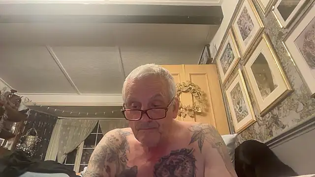 Snapshot of poggles chatting on July 2026 09:42:02 PM poggles online show from July 2026 09:42:02 PM