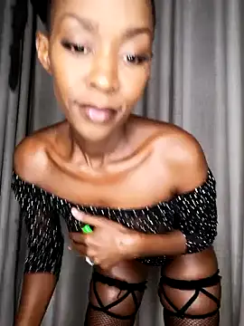 Snapshot of chocolatehotwife chatting on April 2026 01:41:01 AM chocolatehotwife online show from April 2026 01:41:01 AM