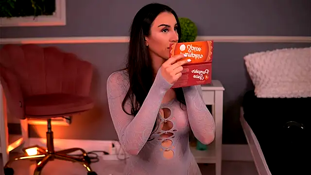 LucyxRios online show from November 2025 09:48:01 PM