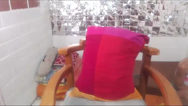 Snapshot of rose-crystal chatting on February 2026 05:44:01 PM rose-crystal online show from February 2026 05:44:01 PM