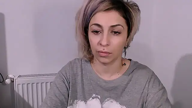 Snapshot of AAARUNY chatting on February 2026 04:32:01 PM AAARUNY online show from February 2026 04:32:01 PM