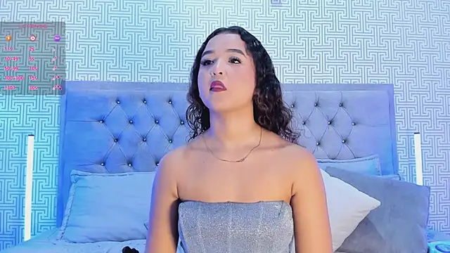 Evaa Lunna  online show from October 2025 08:43:01 PM