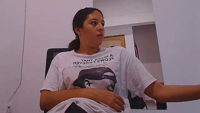 Aria Arthur online show from September 2025 12:05:02 PM