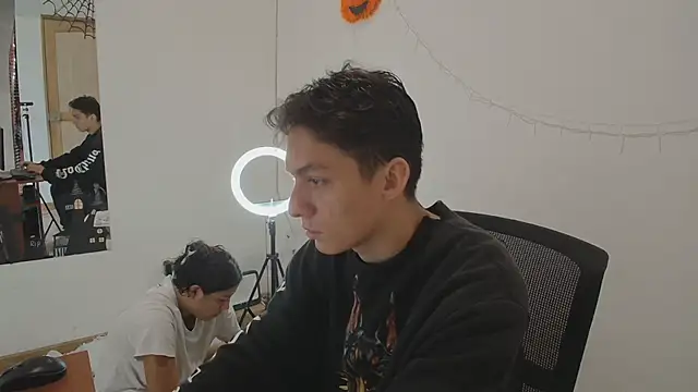 Aria Arthur online show from October 2025 02:05:01 PM