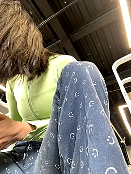 Ninazhang online show from November 2025 05:54:01 AM