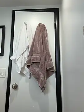 sweetsirenn online show from October 2025 01:45:02 PM