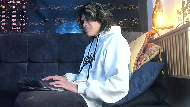 Diamond twink online show from November 2025 04:34:02 AM