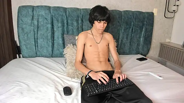 Snapshot of Diamond_twink chatting on June 2026 03:56:02 PM Diamond twink online show from June 2026 03:56:02 PM
