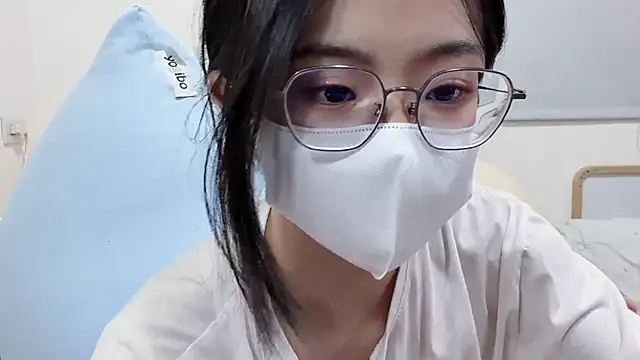 Snapshot of LHeart chatting on June 2026 01:37:02 PM LHeart online show from June 2026 01:37:02 PM