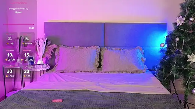 Snapshot of RianaRey chatting on December 2025 04:57:01 PM RianaRey online show from December 2025 04:57:01 PM