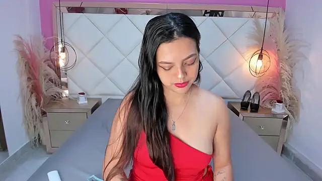 Lucianaa Collins online show from October 2025 12:13:02 PM