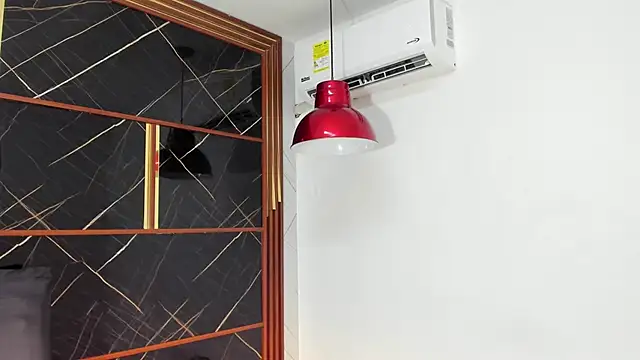 HannyThompson online show from April 2026 12:47:02 PM