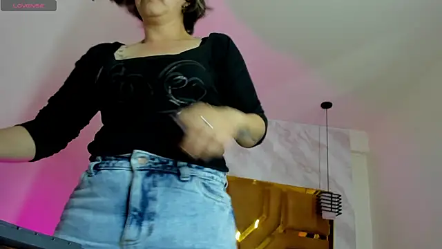 Luciifeer  online show from September 2025 06:33:01 PM