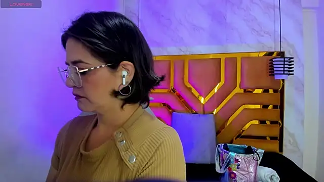 Luciifeer  online show from October 2025 06:52:01 PM