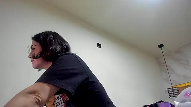 Luciifeer  online show from December 2025 03:18:02 PM