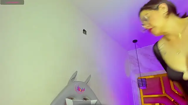 Luciifeer  online show from March 2026 06:46:01 PM