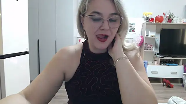 Snapshot of EleanoraDream chatting on May 2026 02:11:01 PM EleanoraDream online show from May 2026 02:11:01 PM
