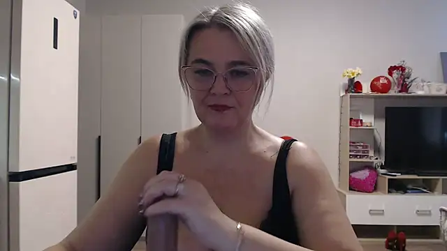 Snapshot of EleanoraDream chatting on May 2026 09:58:02 AM EleanoraDream online show from May 2026 09:58:02 AM