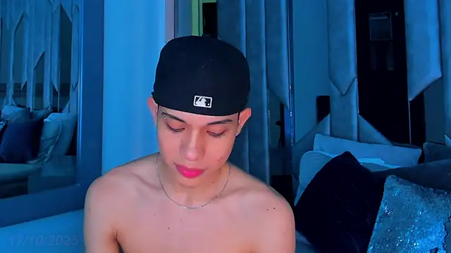 Sebax Young online show from October 2025 08:22:01 PM