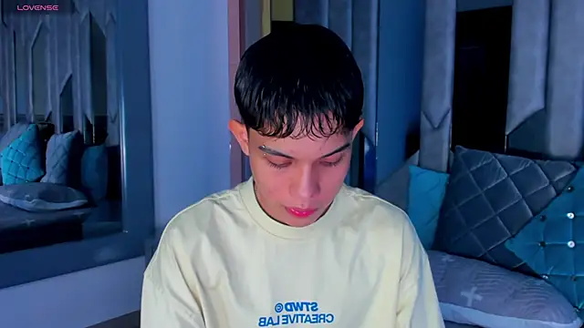 Snapshot of Sebax_Young chatting on May 2026 08:15:01 PM Sebax Young online show from May 2026 08:15:01 PM