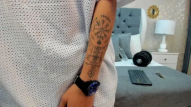 Snapshot of ZoeKrug chatting on September 2025 12:18:01 PM ZoeKrug online show from September 2025 12:18:01 PM