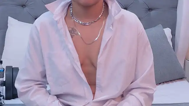 ZoeKrug online show from October 2025 07:29:01 AM