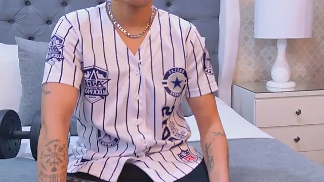 ZoeKrug online show from November 2025 11:43:02 AM