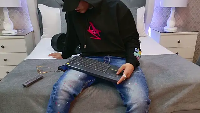 ZoeKrug online show from December 2025 07:22:01 PM