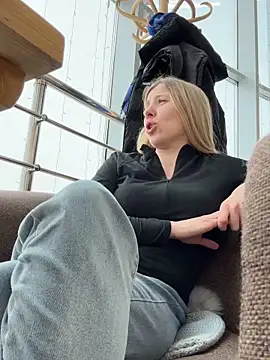 Snapshot of VintageBlue chatting on March 2026 06:52:01 AM VintageBlue online show from March 2026 06:52:01 AM