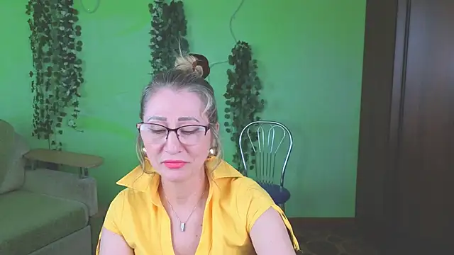 Snapshot of Habibi_Honeyy chatting on May 2026 01:06:01 PM Habibi Honeyy online show from May 2026 01:06:01 PM