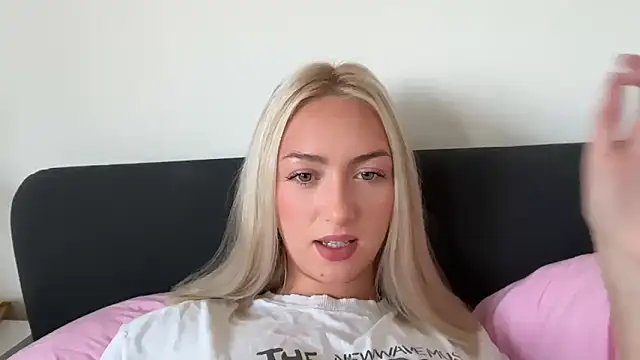 Kitty Swetty online show from October 2025 10:44:02 AM