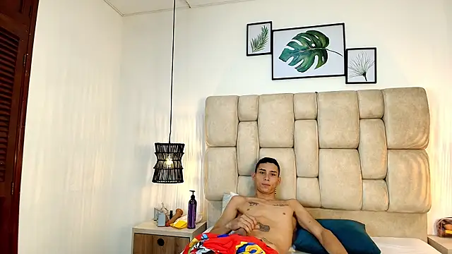 Zoelucas online show from December 2025 12:03:02 PM