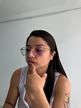 Snapshot of Coralinne__ chatting on April 2026 03:38:02 PM Coralinne online show from April 2026 03:38:02 PM