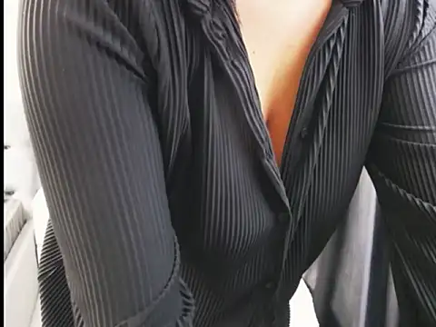 Casiana  online show from November 2025 10:10:02 PM