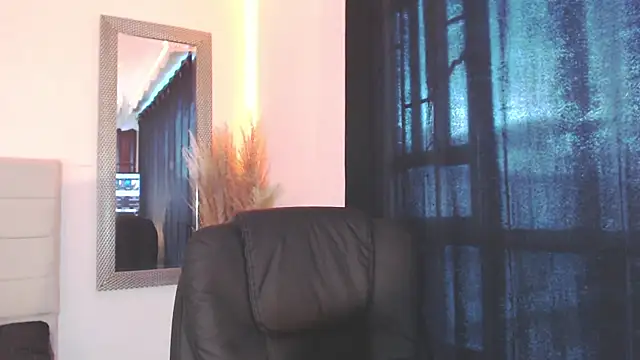 Snapshot of Anna_belly chatting on September 2025 02:49:01 PM Anna belly online show from September 2025 02:49:01 PM