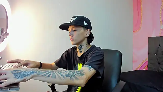 StraightBoy Nick online show from October 2025 09:45:01 PM