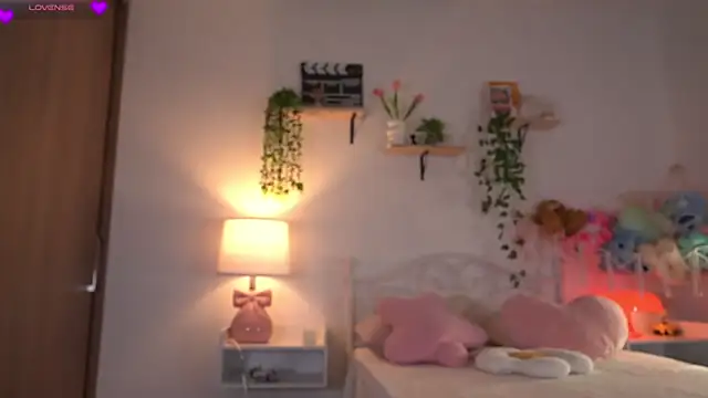 Snapshot of violeth____ chatting on May 2026 12:11:01 PM violeth online show from May 2026 12:11:01 PM