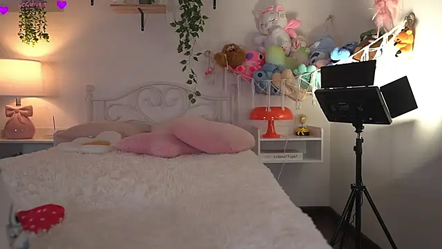 Snapshot of violeth____ chatting on May 2026 12:01:01 PM violeth online show from May 2026 12:01:01 PM