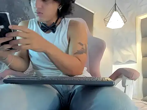 Xfire boy69 online show from October 2025 11:45:02 AM