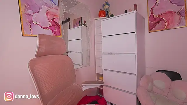 Dannaa Lovs online show from October 2025 05:31:02 PM