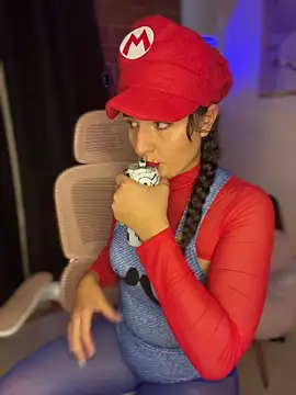 Dannaa Lovs online show from October 2025 07:26:02 PM