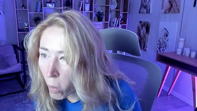Snapshot of AstraMonroe chatting on September 2025 02:14:01 AM AstraMonroe online show from September 2025 02:14:01 AM
